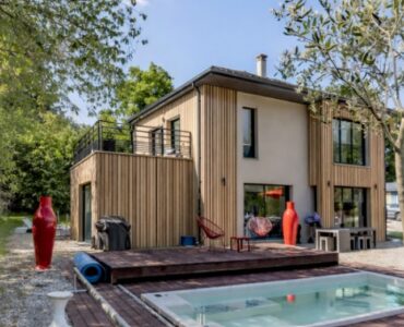 maison bois bardage bois parement pierre ou zinc et enduit