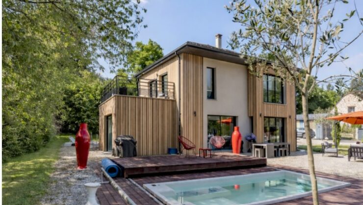 maison bois bardage bois parement pierre ou zinc et enduit